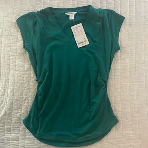 New with tags Athleta outbound v-neck tee
